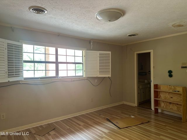 25 Oak Creek Place, Jackson, MS 39211
