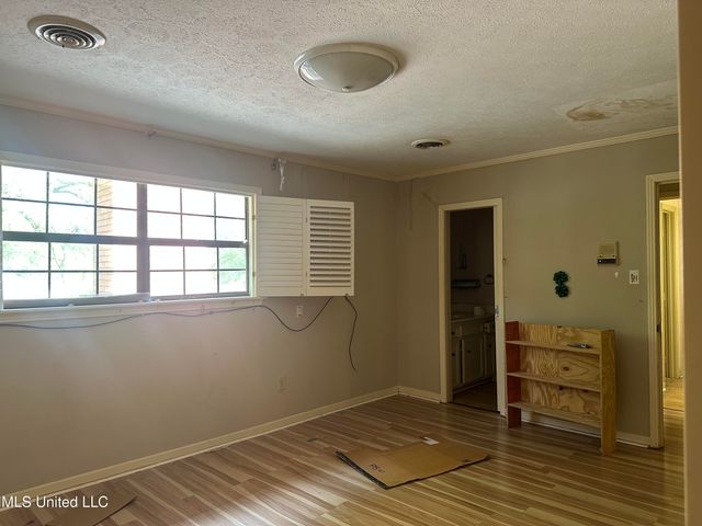 25 Oak Creek Place, Jackson, MS 39211