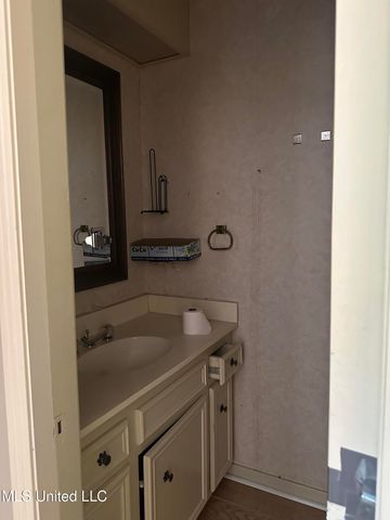 25 Oak Creek Place, Jackson, MS 39211