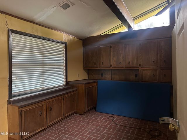 25 Oak Creek Place, Jackson, MS 39211