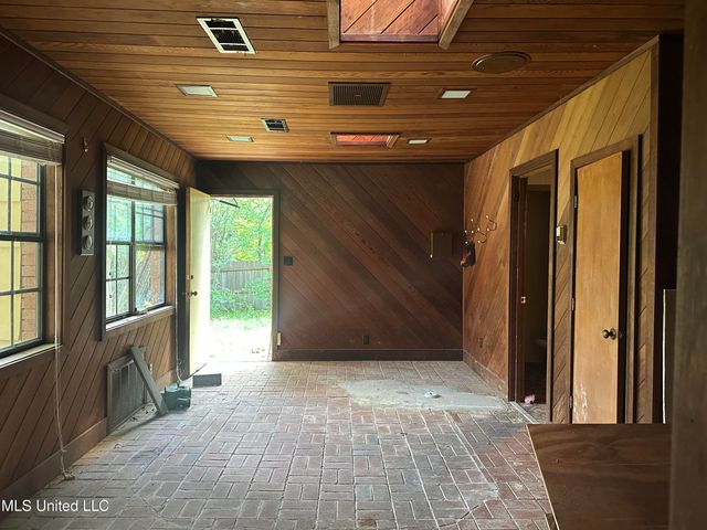 25 Oak Creek Place, Jackson, MS 39211