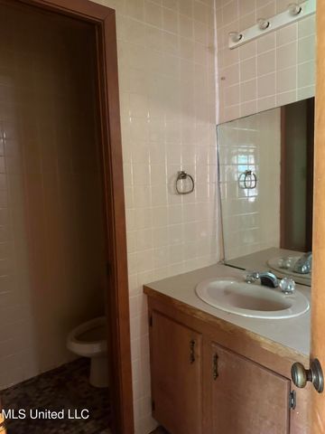 25 Oak Creek Place, Jackson, MS 39211