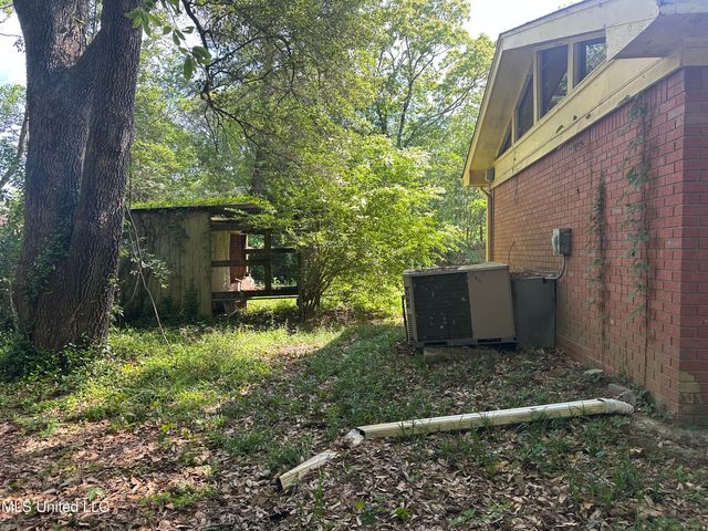 25 Oak Creek Place, Jackson, MS 39211