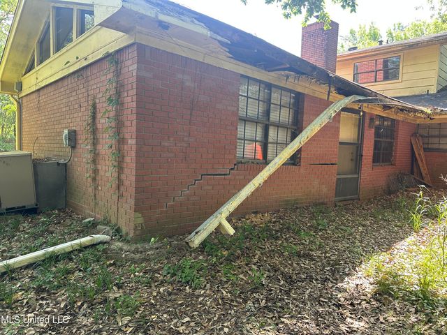 25 Oak Creek Place, Jackson, MS 39211