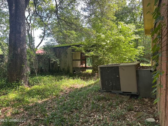 25 Oak Creek Place, Jackson, MS 39211