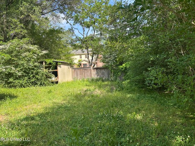 25 Oak Creek Place, Jackson, MS 39211
