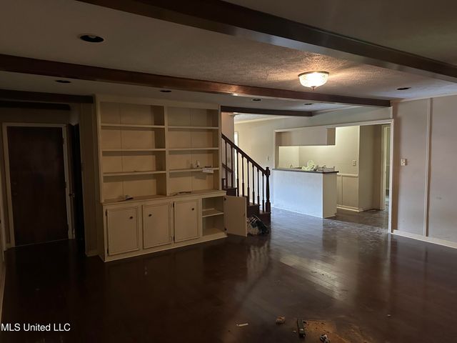 25 Oak Creek Place, Jackson, MS 39211