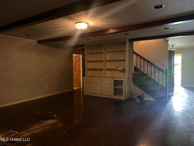 25 Oak Creek Place, Jackson, MS 39211