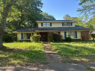 25 Oak Creek Place, Jackson, MS 39211