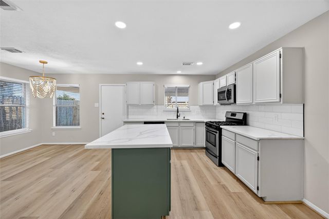 15819 Contender Lane, Friendswood, TX 77546