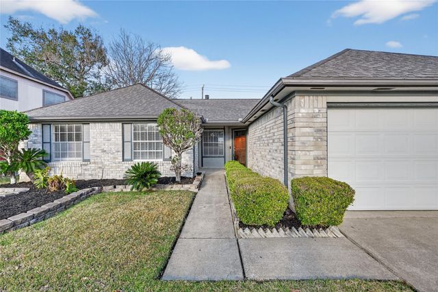 15819 Contender Lane, Friendswood, TX 77546