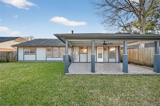 15819 Contender Lane, Friendswood, TX 77546