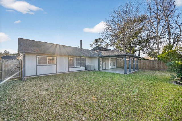 15819 Contender Lane, Friendswood, TX 77546