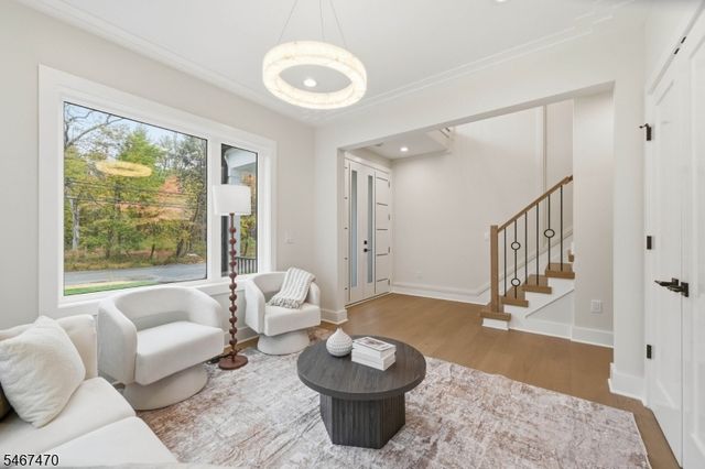 50 W Hobart Gap Rd, Livingston Twp., NJ 07039
