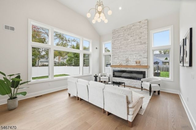 50 W Hobart Gap Rd, Livingston Twp., NJ 07039