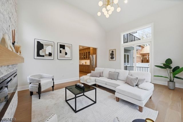 50 W Hobart Gap Rd, Livingston Twp., NJ 07039