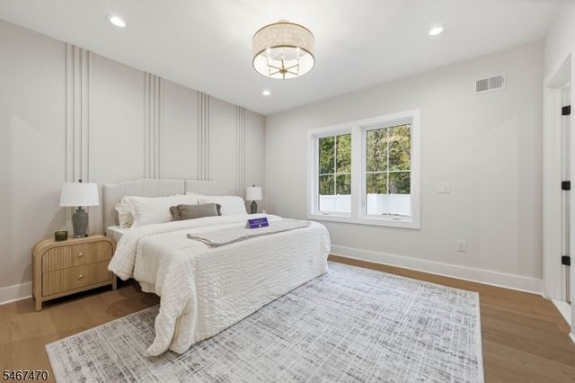 50 W Hobart Gap Rd, Livingston Twp., NJ 07039