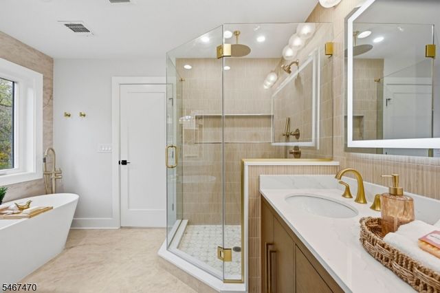 50 W Hobart Gap Rd, Livingston Twp., NJ 07039