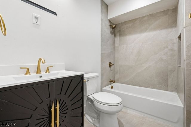 50 W Hobart Gap Rd, Livingston Twp., NJ 07039