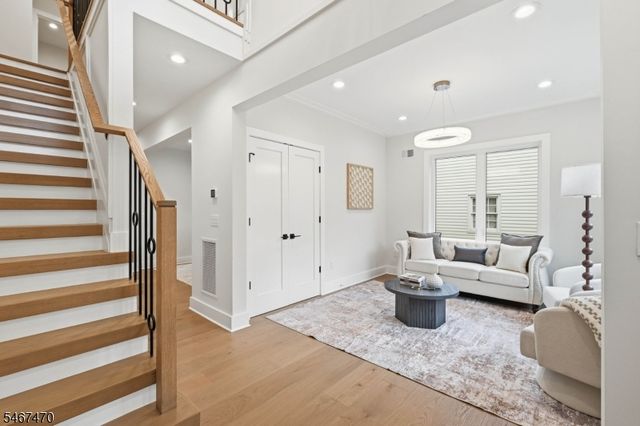 50 W Hobart Gap Rd, Livingston Twp., NJ 07039
