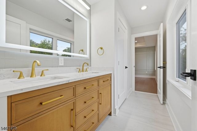 50 W Hobart Gap Rd, Livingston Twp., NJ 07039