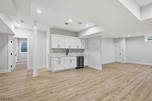 50 W Hobart Gap Rd, Livingston Twp., NJ 07039