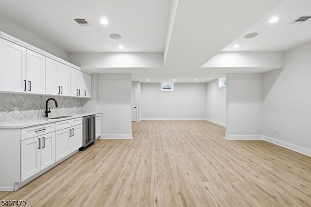 50 W Hobart Gap Rd, Livingston Twp., NJ 07039