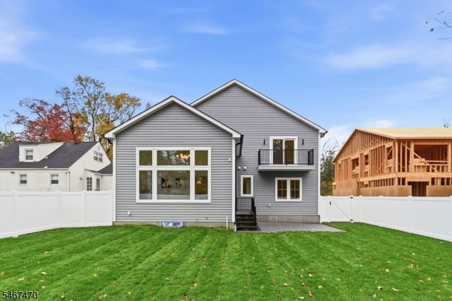 50 W Hobart Gap Rd, Livingston Twp., NJ 07039