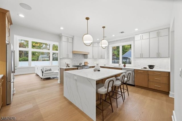 50 W Hobart Gap Rd, Livingston Twp., NJ 07039