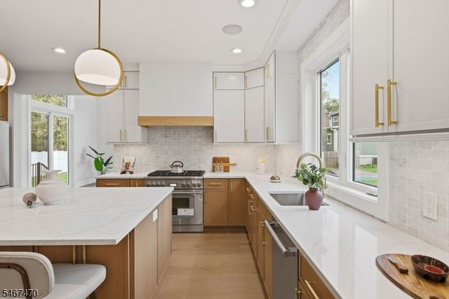 50 W Hobart Gap Rd, Livingston Twp., NJ 07039