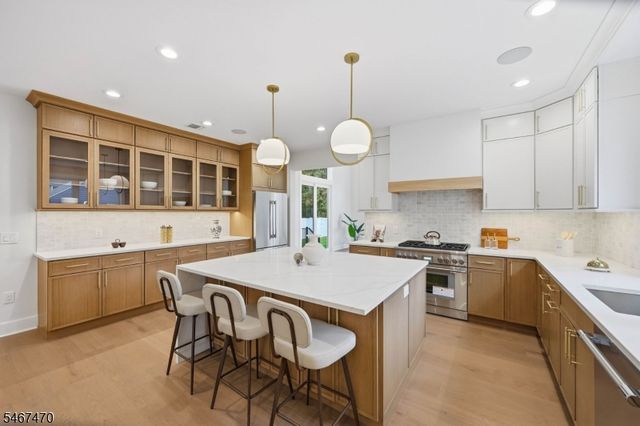 50 W Hobart Gap Rd, Livingston Twp., NJ 07039