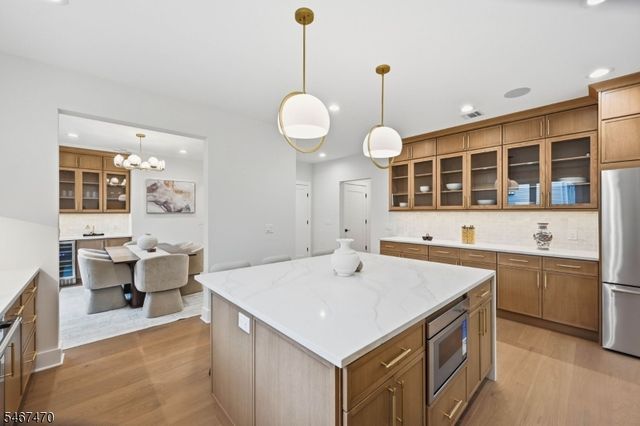 50 W Hobart Gap Rd, Livingston Twp., NJ 07039