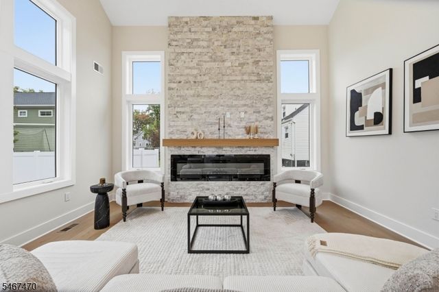 50 W Hobart Gap Rd, Livingston Twp., NJ 07039