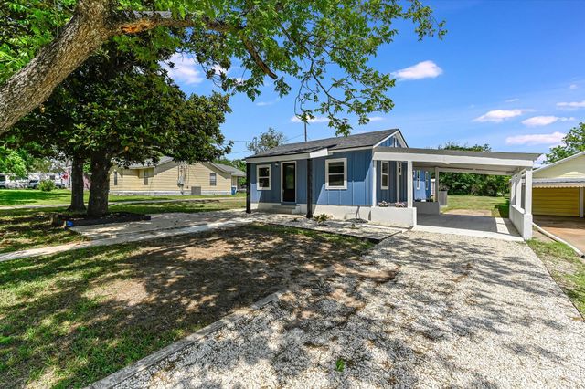 710 E 2nd ST, Elgin, TX 78621