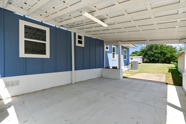 710 E 2nd ST, Elgin, TX 78621