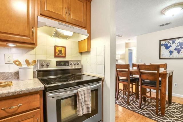 108 Norton Ave 17, Easton, MA 02334