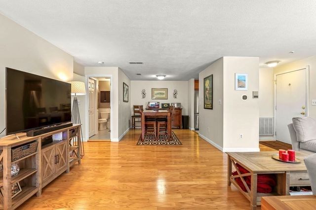 108 Norton Ave 17, Easton, MA 02334