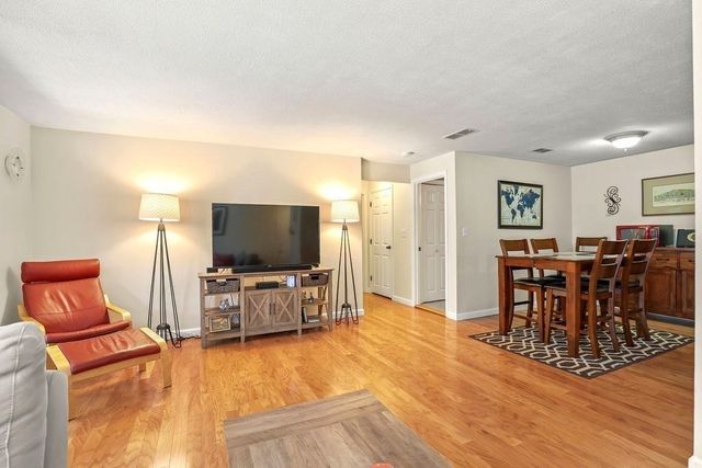 108 Norton Ave 17, Easton, MA 02334