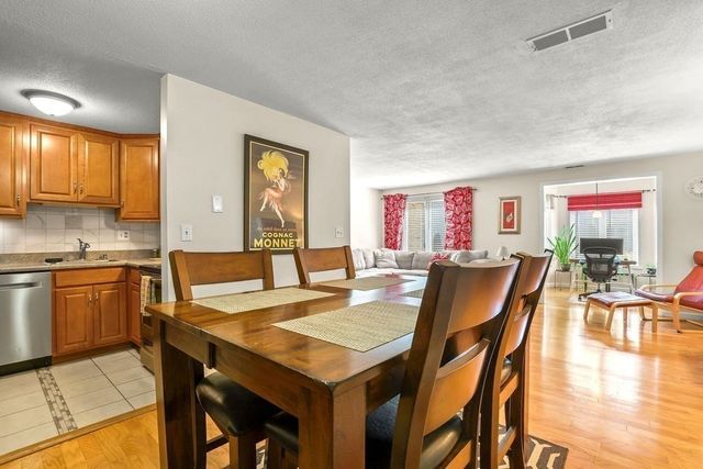 108 Norton Ave 17, Easton, MA 02334