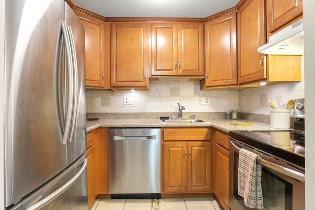 108 Norton Ave 17, Easton, MA 02334