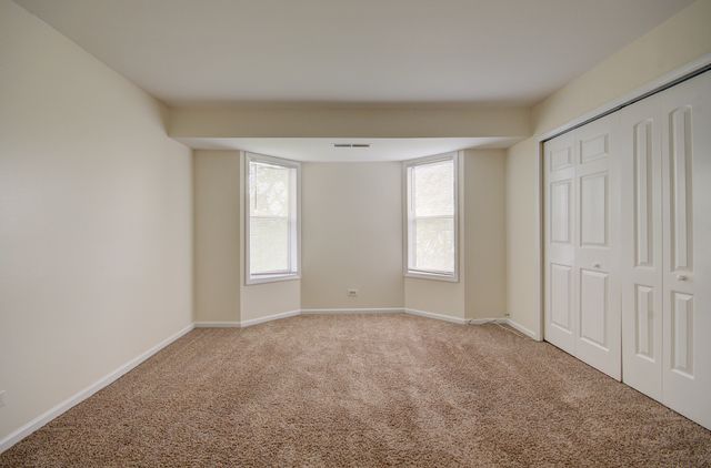 2210 Country Club Drive 26, Woodridge, IL 60517