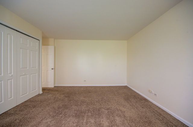2210 Country Club Drive 26, Woodridge, IL 60517