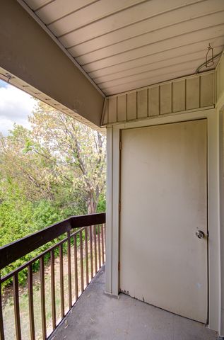2210 Country Club Drive 26, Woodridge, IL 60517