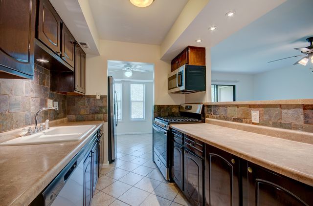 2210 Country Club Drive 26, Woodridge, IL 60517