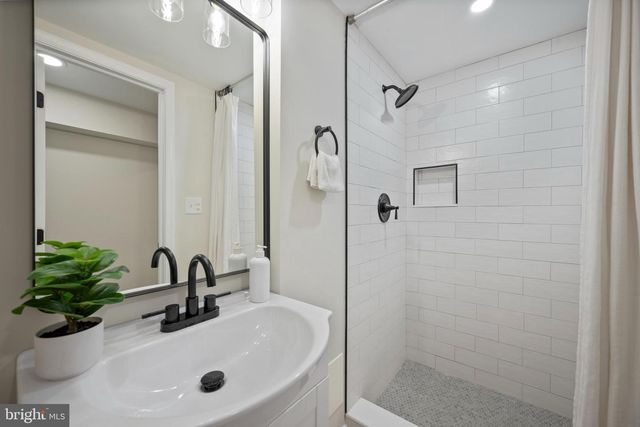 323 STRATFORD RD, Baltimore, MD 21228