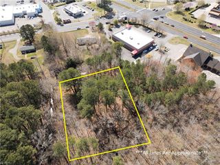 7511 Guinea RD, Hayes, VA 23072