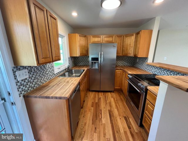 219 MATTOX AVE, Colonial Beach, VA 22443