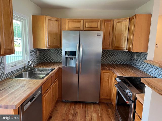 219 MATTOX AVE, Colonial Beach, VA 22443