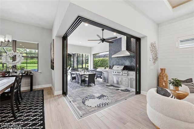 2738 Aviamar CIR, Naples, FL 34114