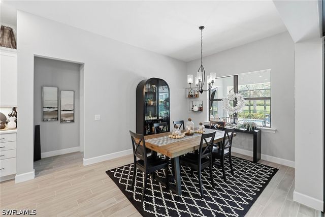 2738 Aviamar CIR, Naples, FL 34114